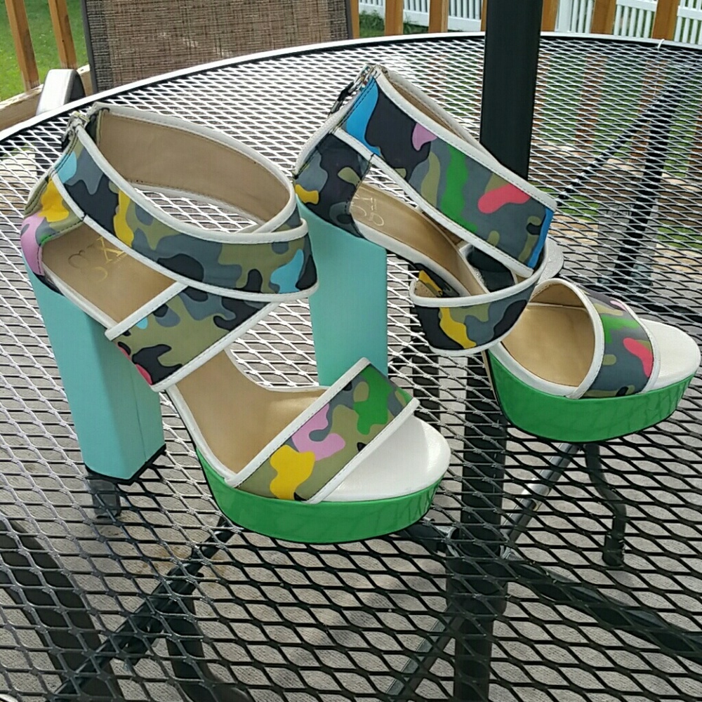 GWEN STEFANI GENUINE LEATHER PLATFORM